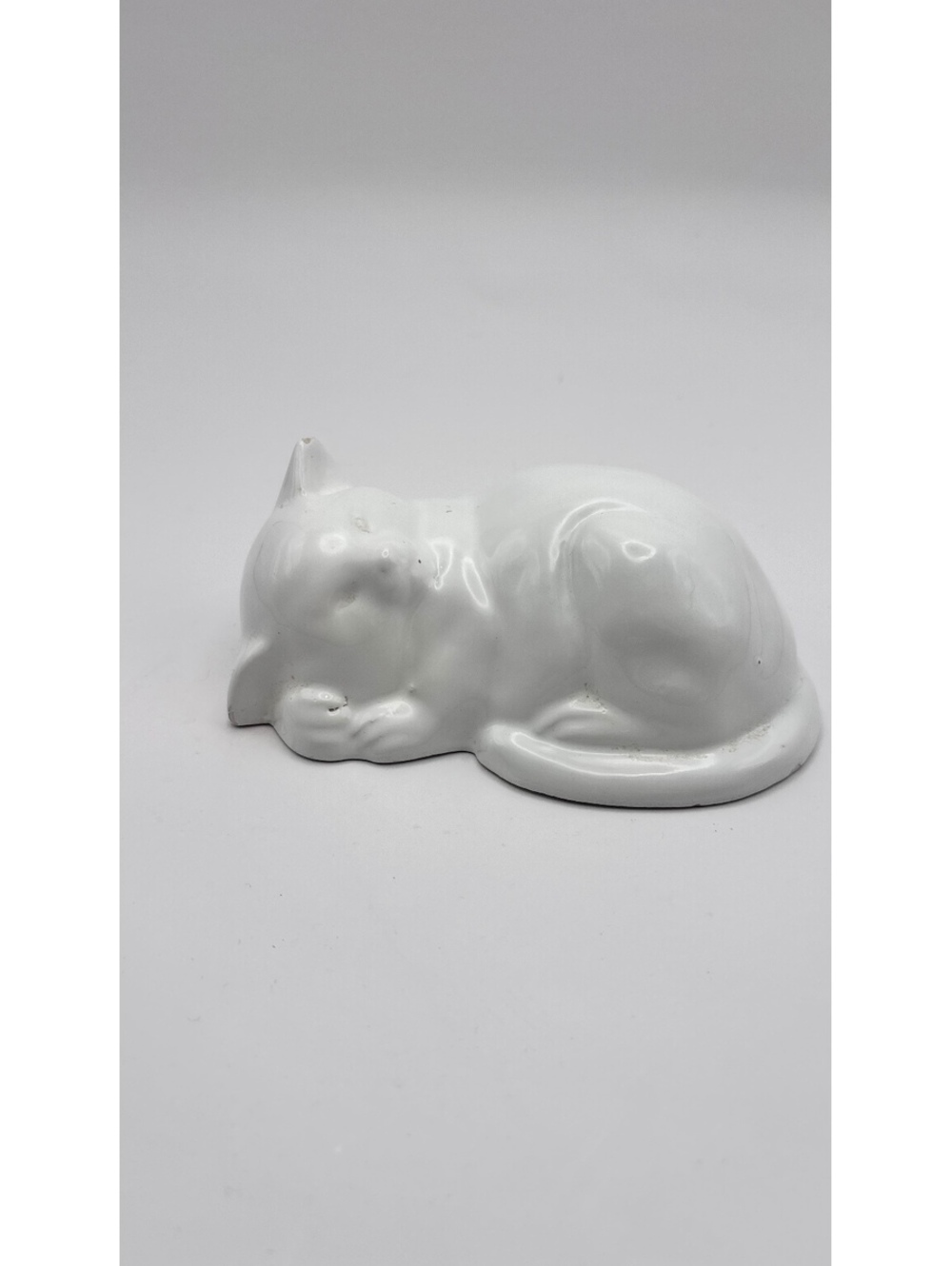 White Ceramic Sleeping Cat Figurine Decorative Sculpture